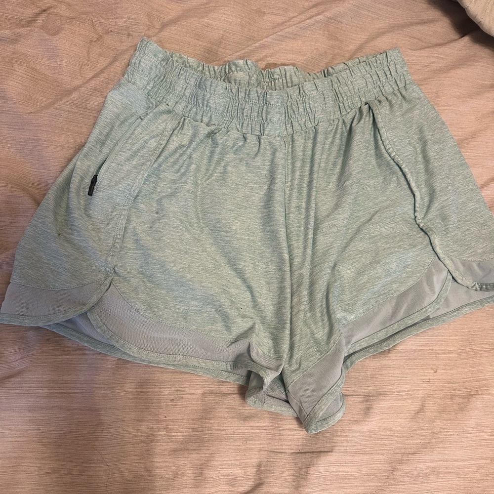 workout shorts, size large